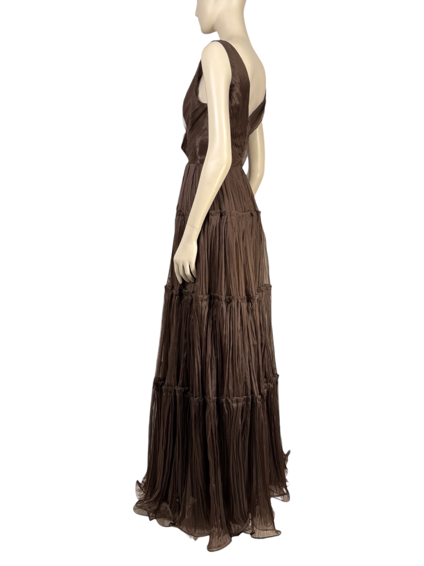 Oscar de la Renta Spring/Summer 2012 Look 46  Long sleeveless dress in pleated cocoa organza  2