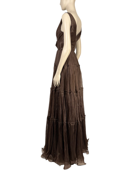 Oscar de la Renta Spring/Summer 2012 Look 46  Long sleeveless dress in pleated cocoa organza  2