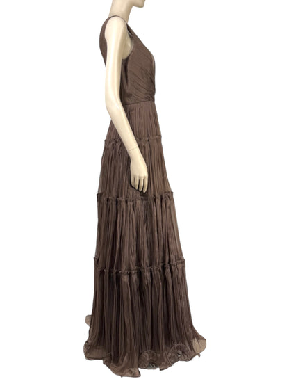 Oscar de la Renta Spring/Summer 2012 Look 46  Long sleeveless dress in pleated cocoa organza  4