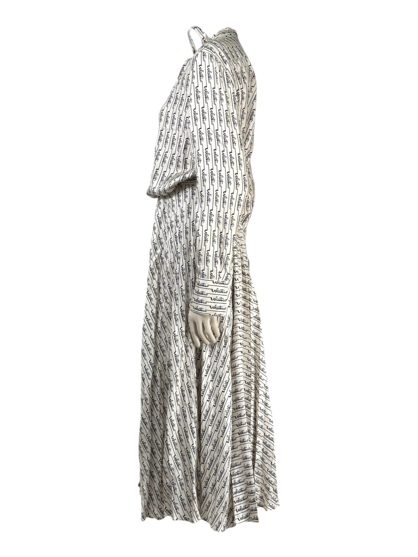 Valentino Garavani, ensemble chemise et jupe en soie imprimé d'écritures 2