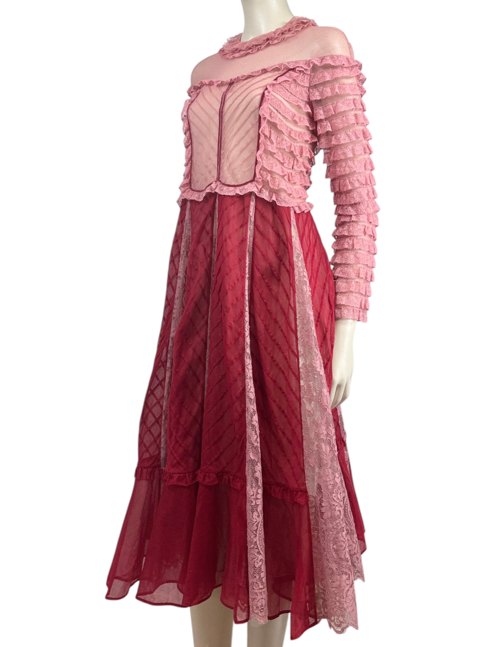Valentino Maria Grazia Chiuri Pierpaolo Piccioli Fall 2017 Look 5 Pink red dress