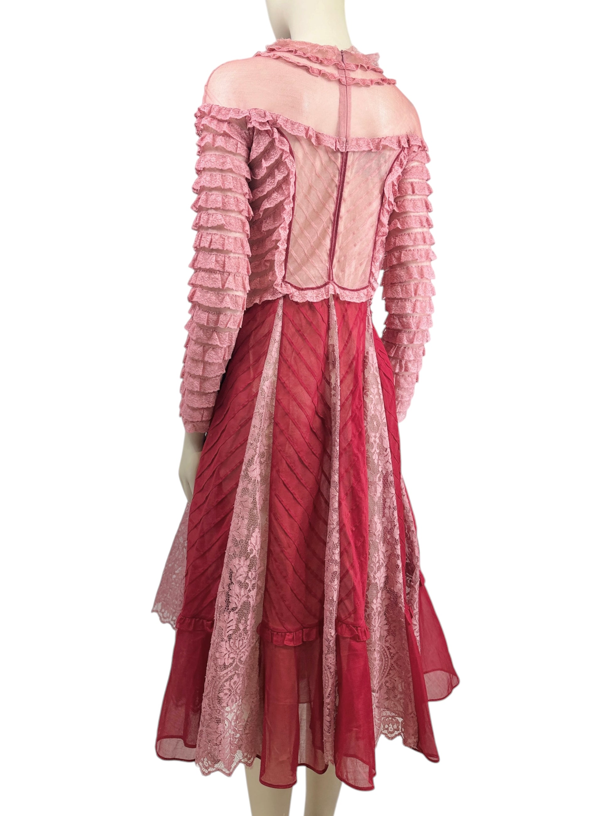 Valentino Maria Grazia Chiuri Pierpaolo Piccioli Fall 2017 Look 5 Pink red dress
