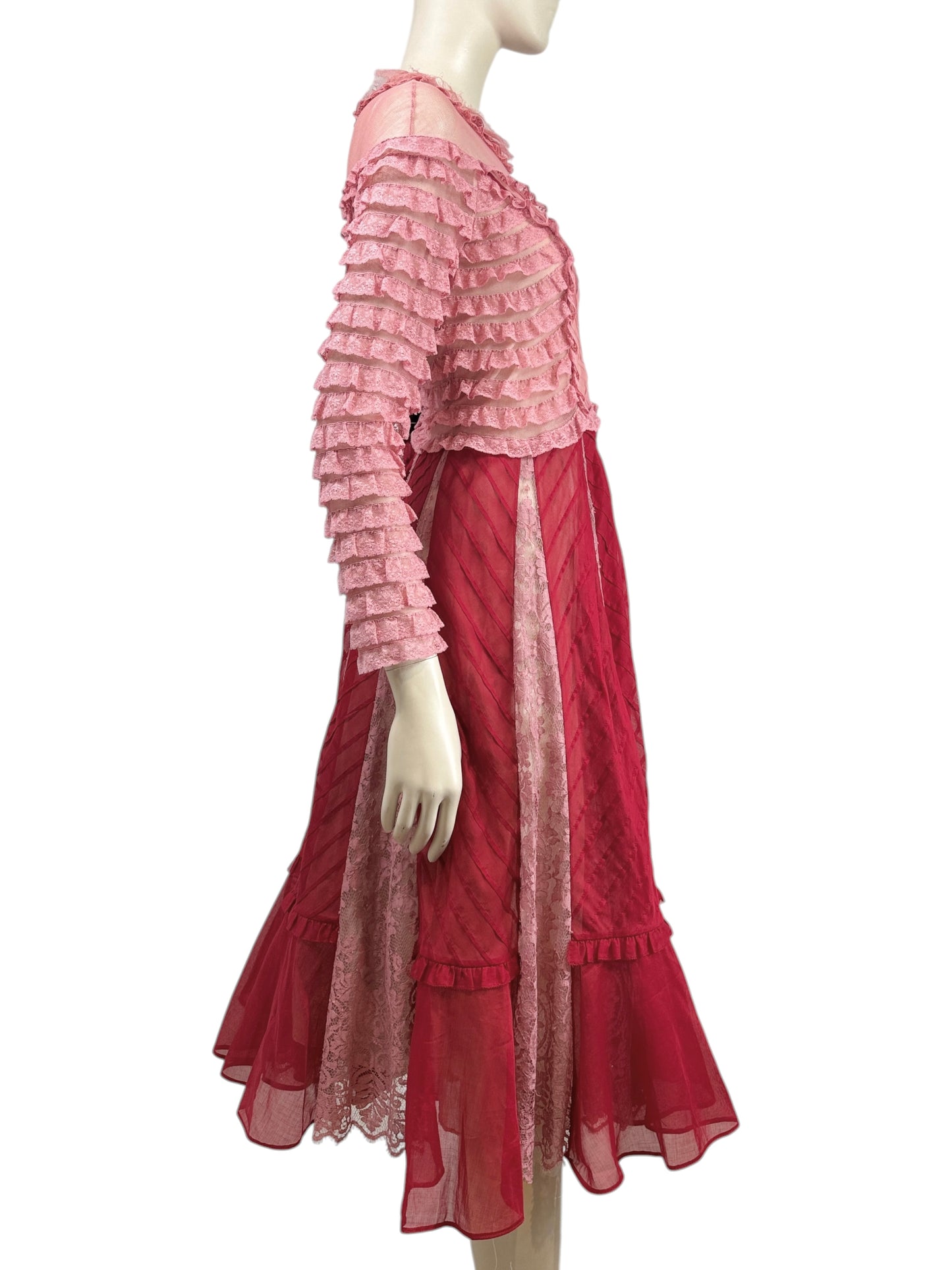 Valentino Maria Grazia Chiuri Pierpaolo Piccioli Fall 2017 Look 5 Pink red dress