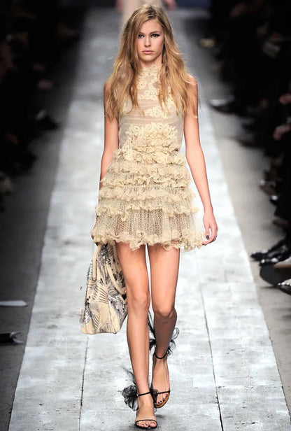 Valentino Maria Grazia Chiuri Pierpaolo Piccioli Spring 2010 Look 30 Lace dress