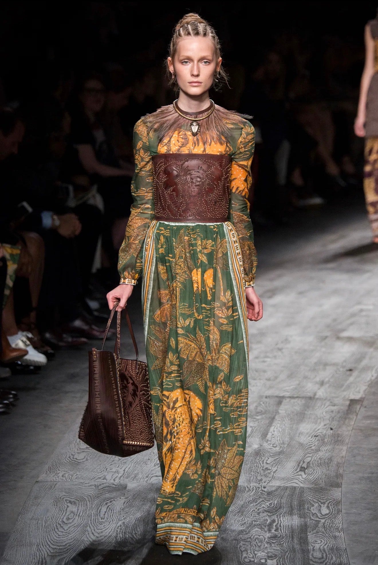 Valentino_Maria_Grazia_Chiuri_Pierpaolo_iccioli_Spring_2016_Elephant_set_