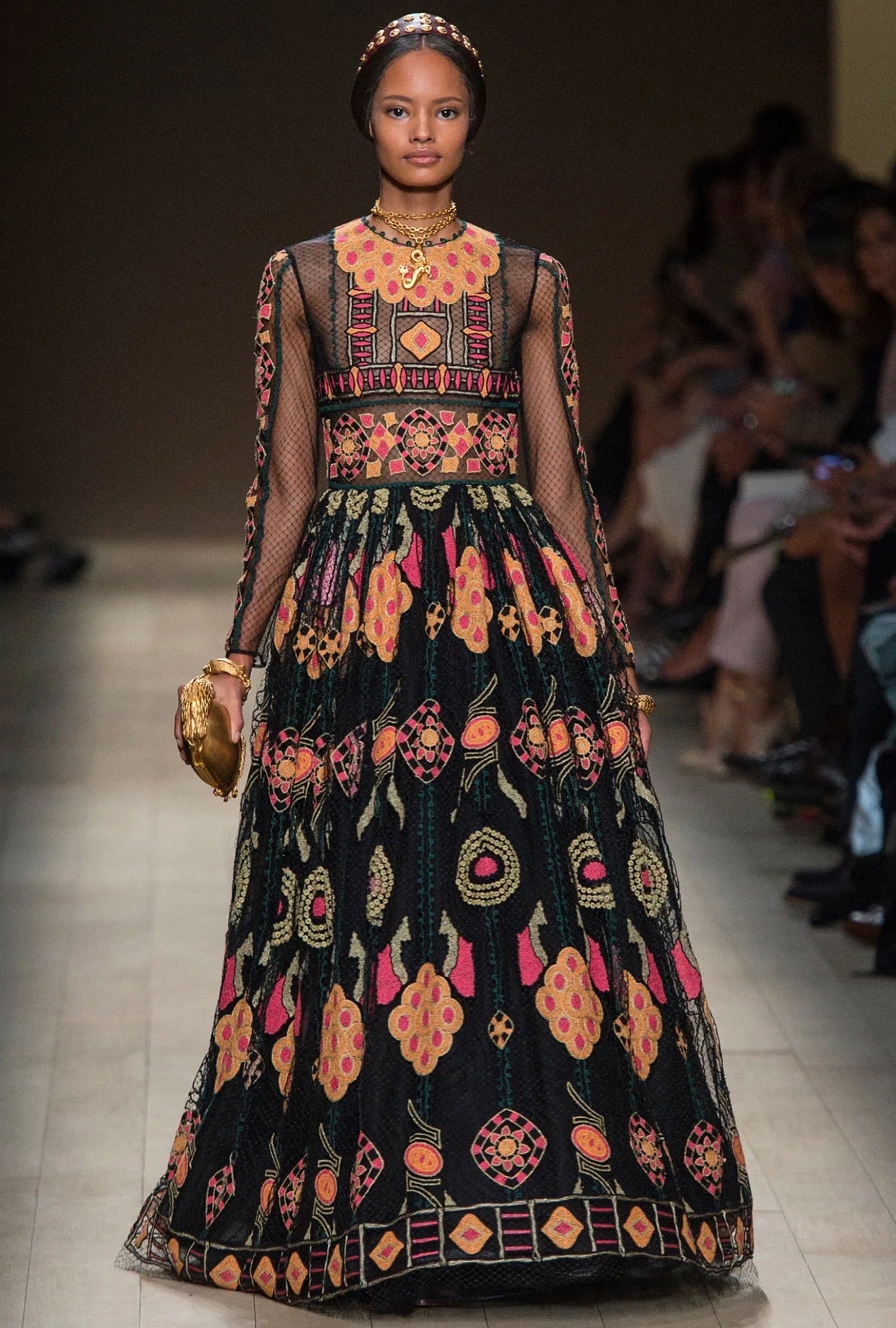 Valentino Pierpaolo Piccioli Spring 2014 Look 72 Gold dragons minaudiere