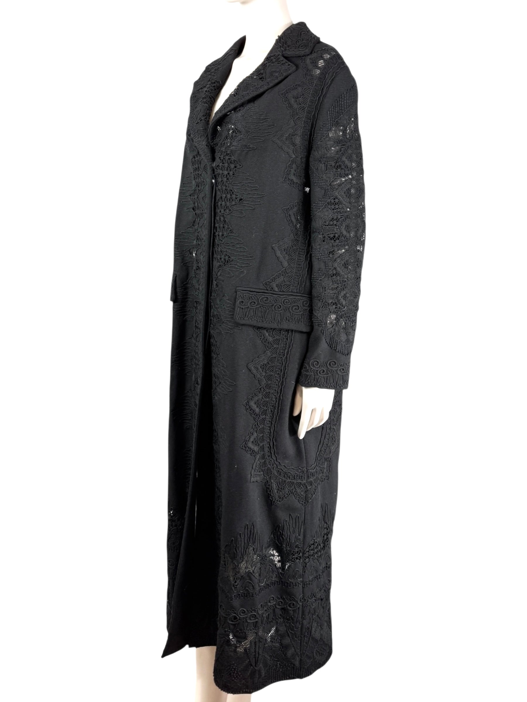 Valentino Pierpaolo Piccioli Spring 2017 Look 33 black coat