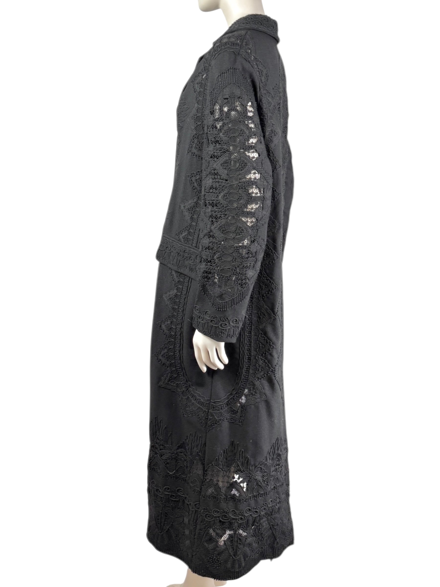 Valentino Pierpaolo Piccioli Spring 2017 Look 33 black coat
