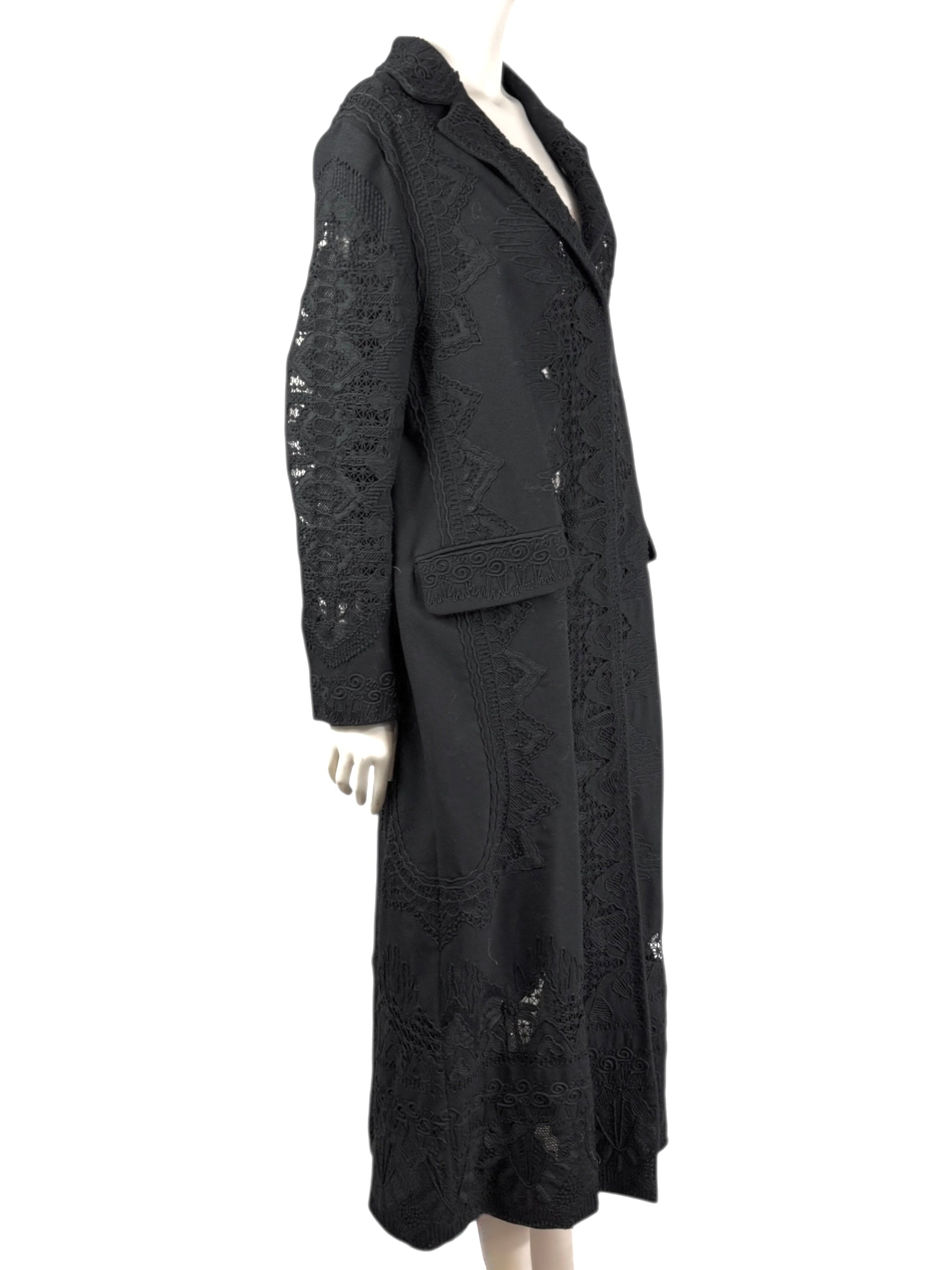 Valentino Pierpaolo Piccioli Spring 2017 Look 33 black coat